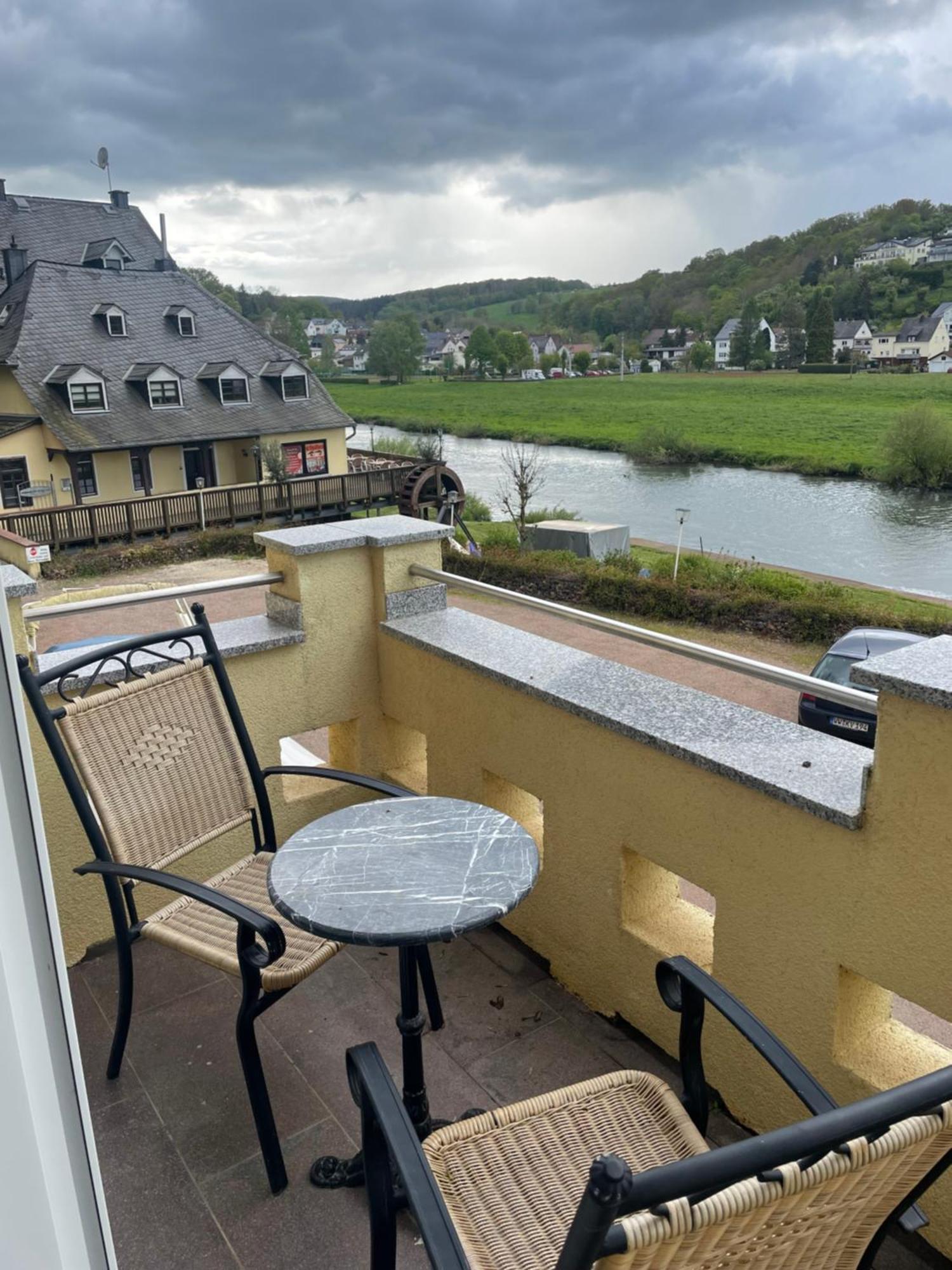 Ferienwohnung Riverside Resort Idyllisch Direkt An Der Lahn Diez Dış mekan fotoğraf