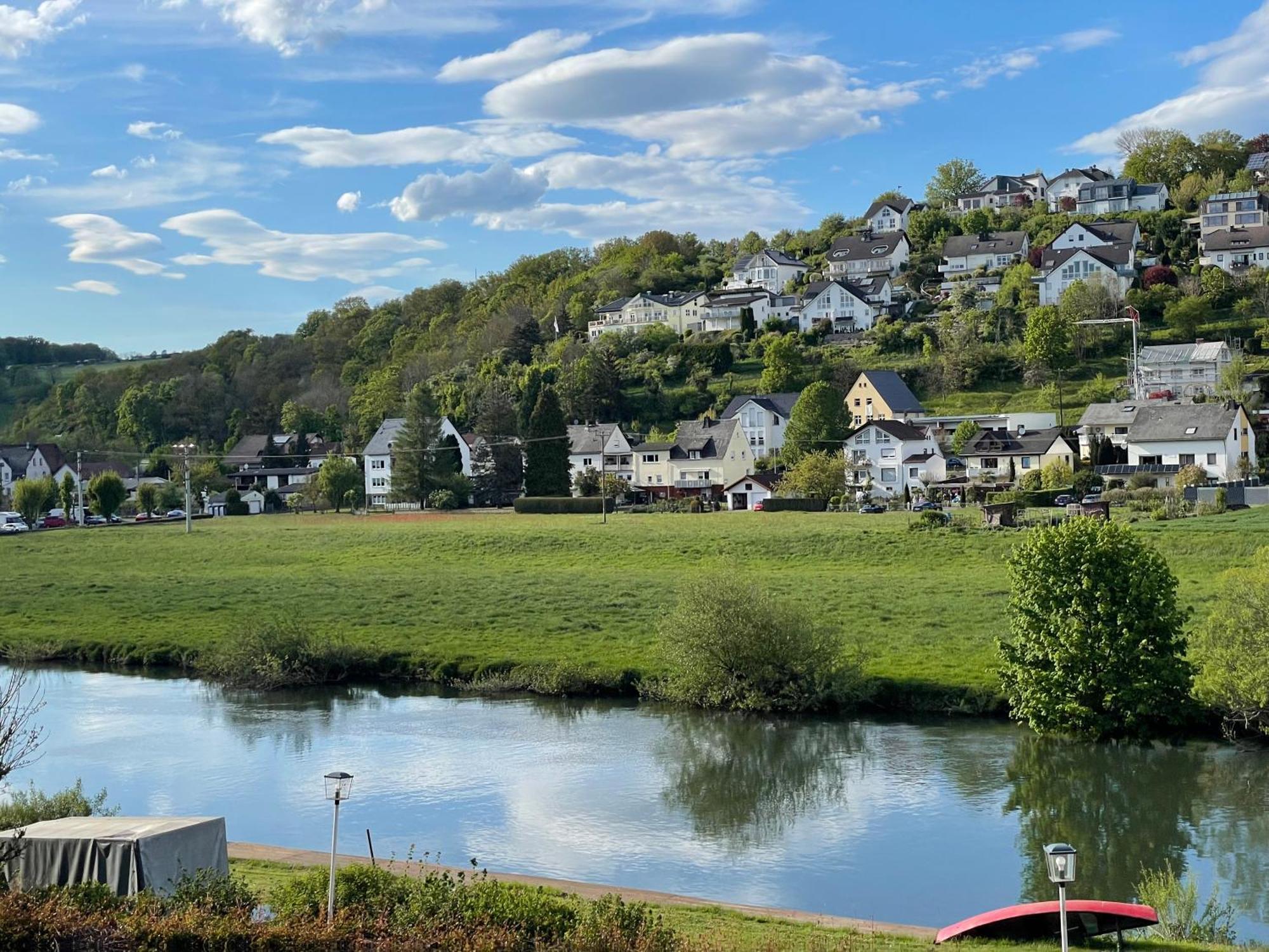 Ferienwohnung Riverside Resort Idyllisch Direkt An Der Lahn Diez Dış mekan fotoğraf